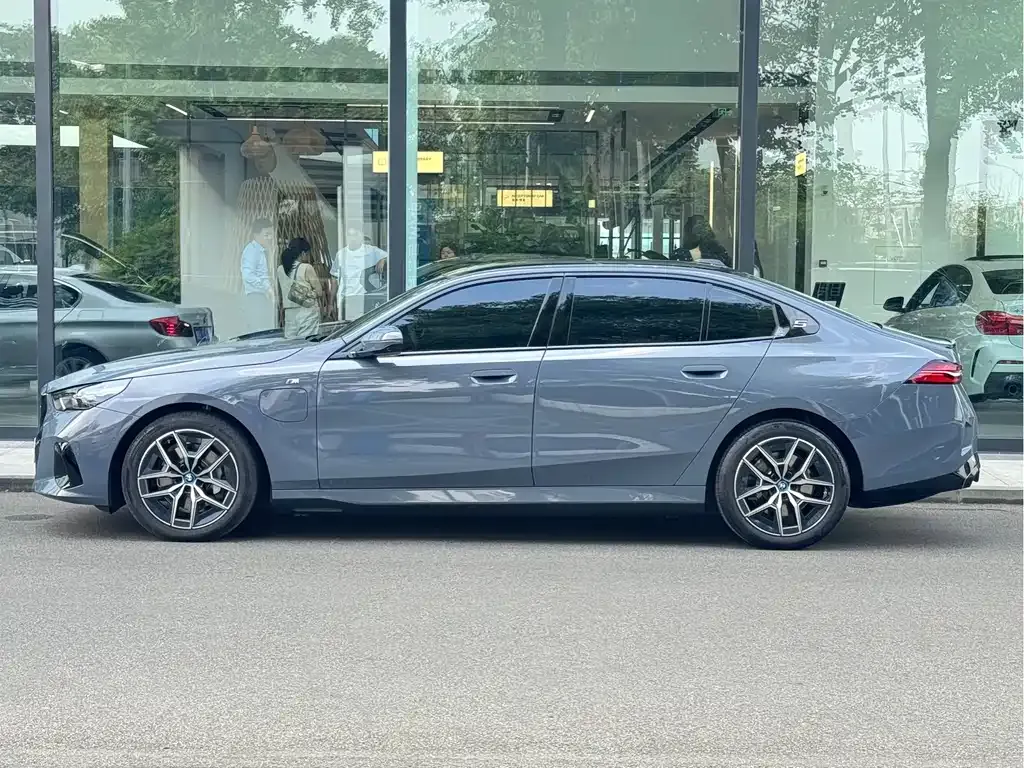 BMW i5 — фото 10