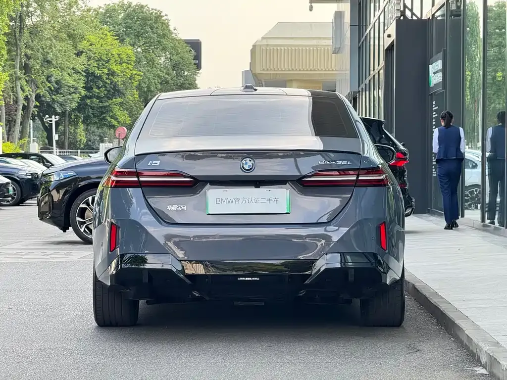 BMW i5 — фото 5
