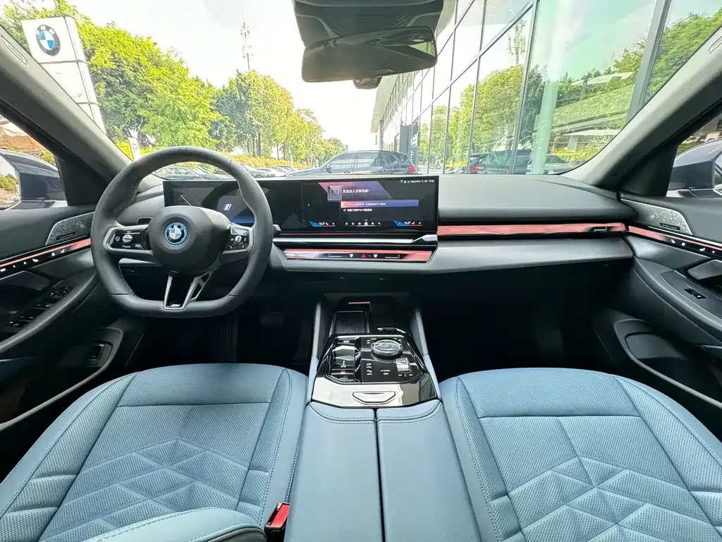 BMW i5 — фото 3