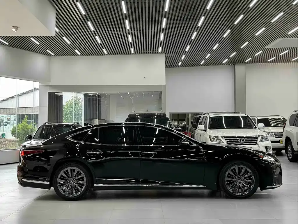 Lexus LS — фото 10
