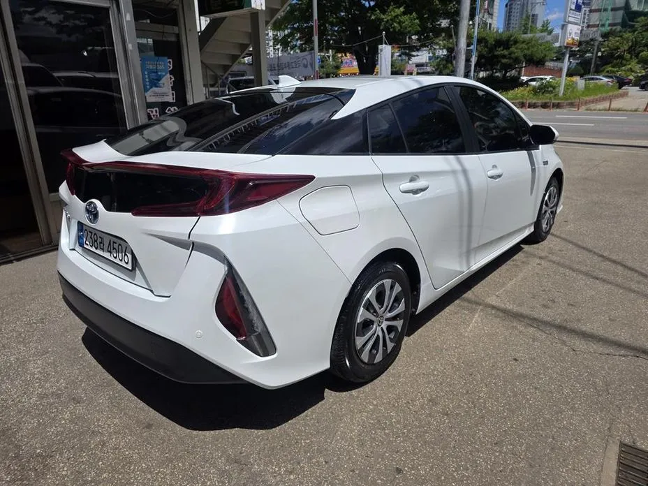 Toyota Prius — фото 10