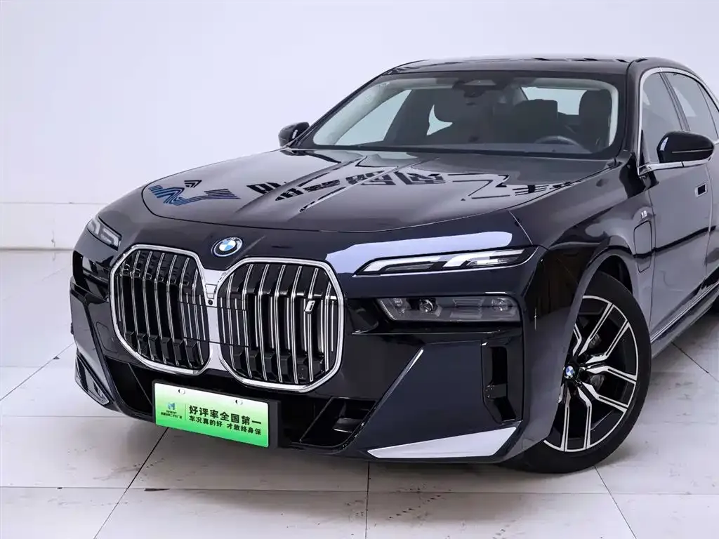BMW i7 — фото 7