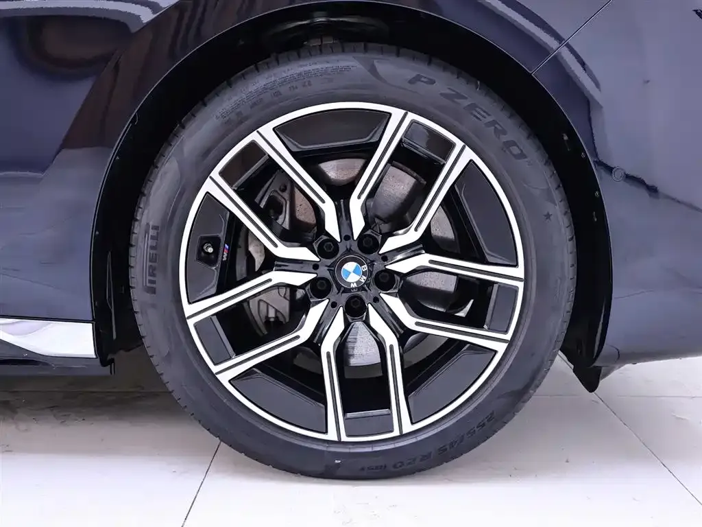 BMW i7 — фото 9