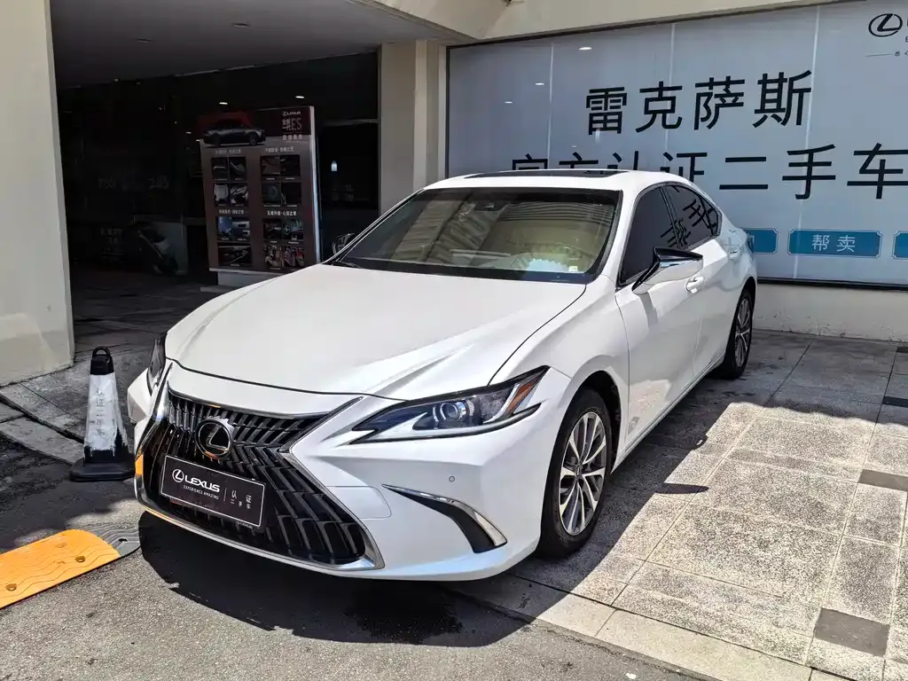 Lexus ES — фото 1