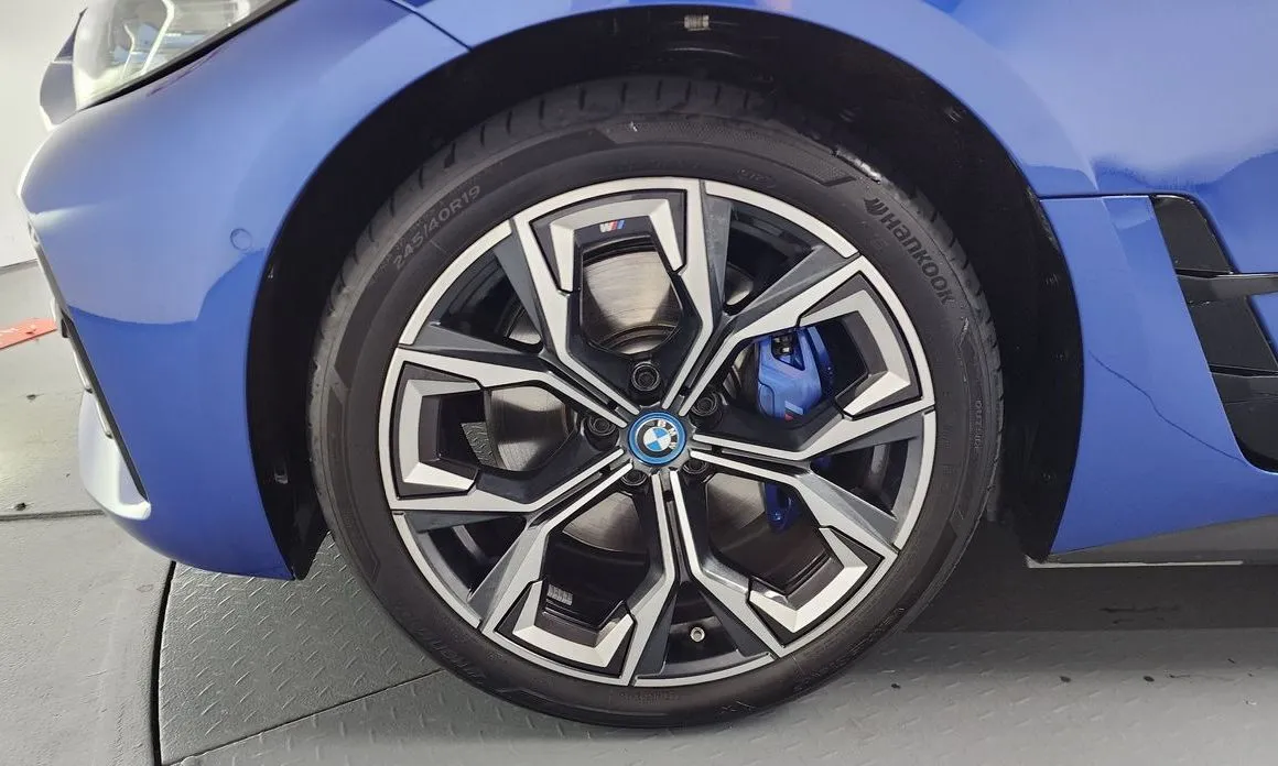 BMW i4 — фото 5