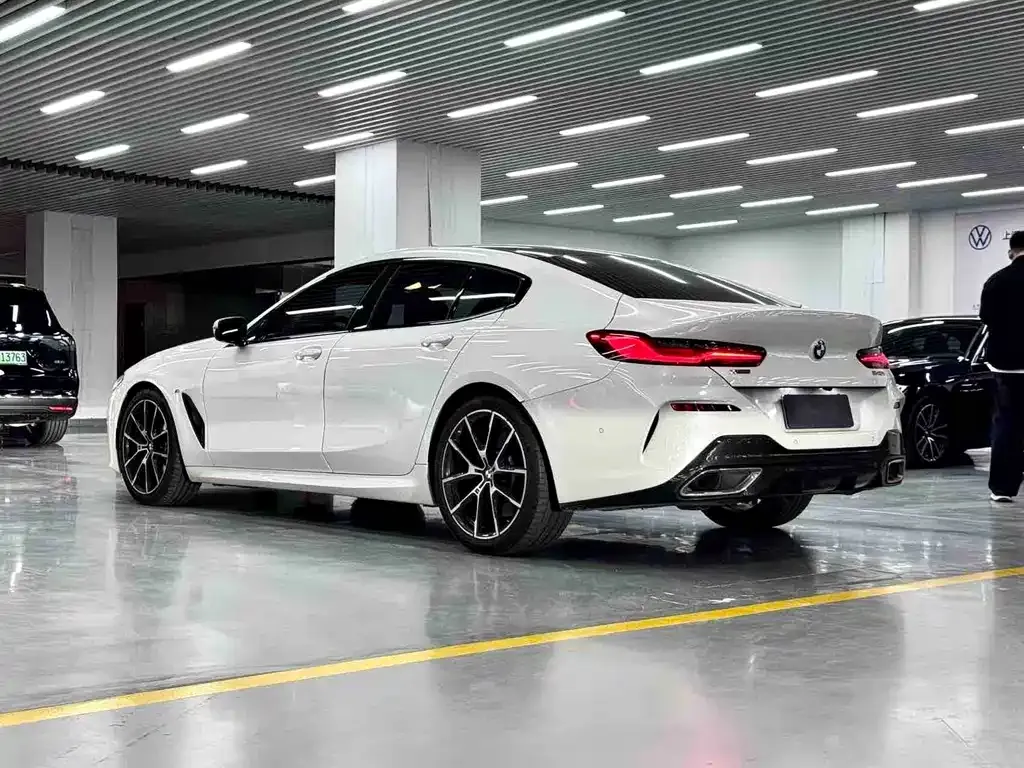 BMW 8 Series — фото 8