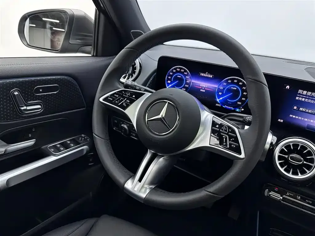 Mercedes-Benz EQB — фото 9