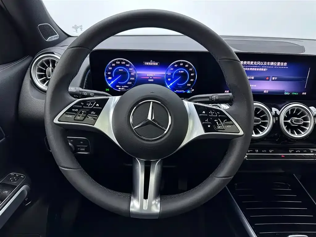 Mercedes-Benz EQB — фото 8