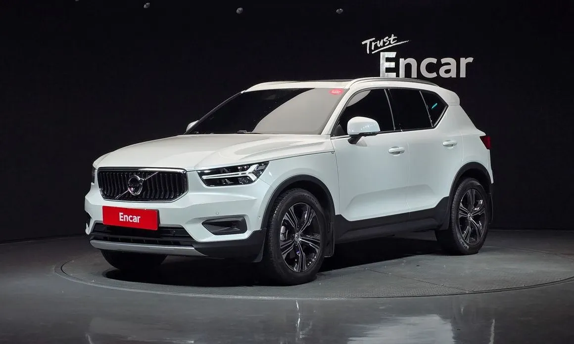 Volvo XC40 — фото 1
