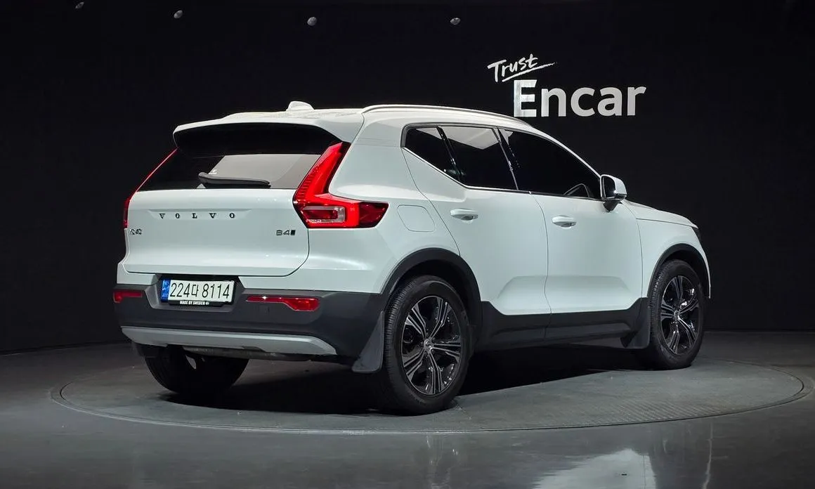 Volvo XC40 — фото 9