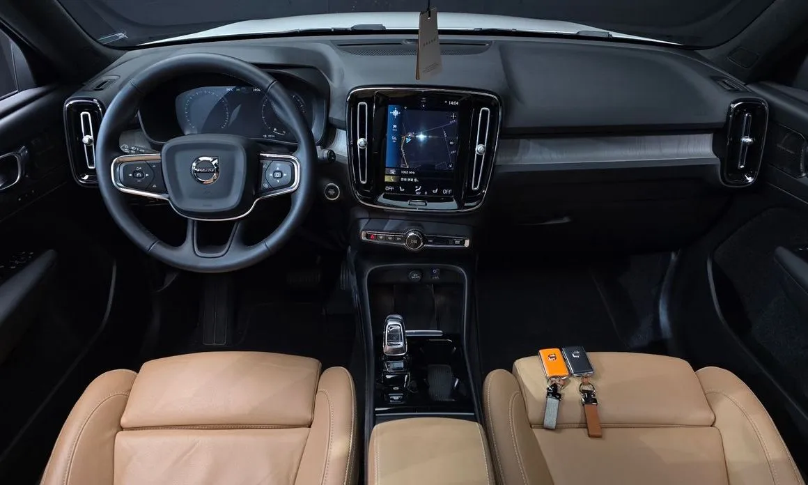 Volvo XC40 — фото 3