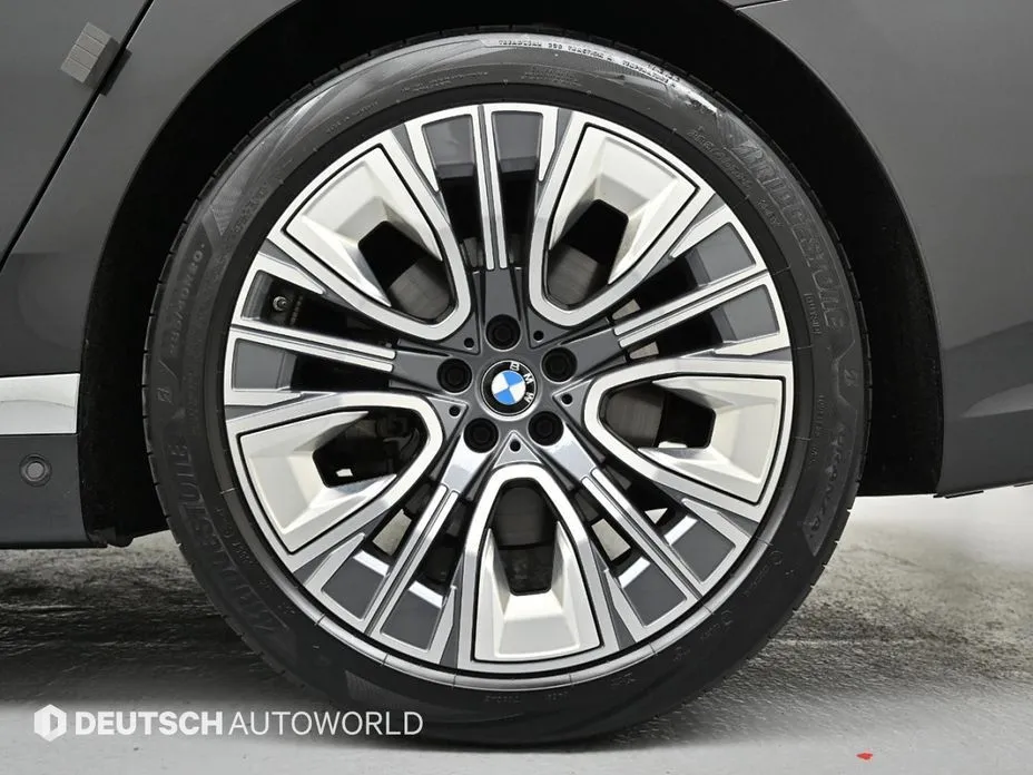 BMW 7-Series — фото 10