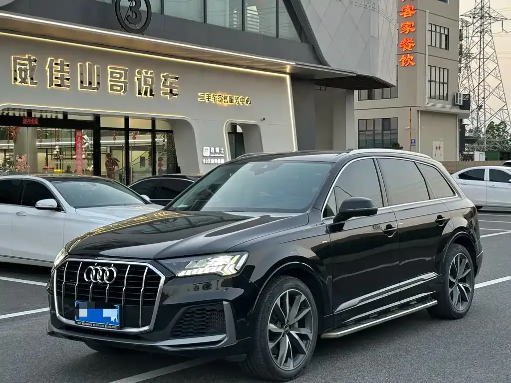 Audi Q7 — фото 1