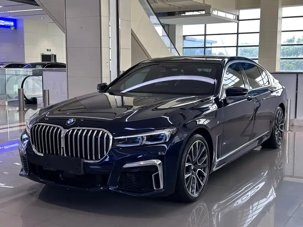 BMW 7 Series — фото 1
