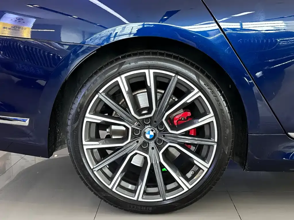 BMW 7 Series — фото 10