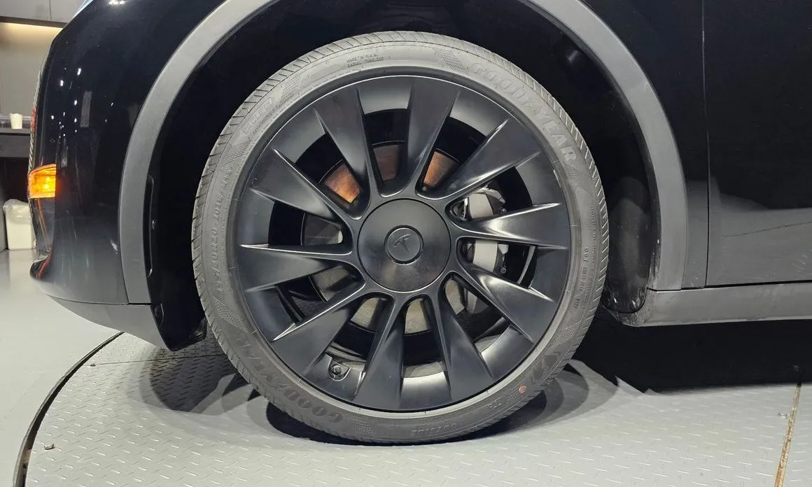 Tesla Model Y — фото 6