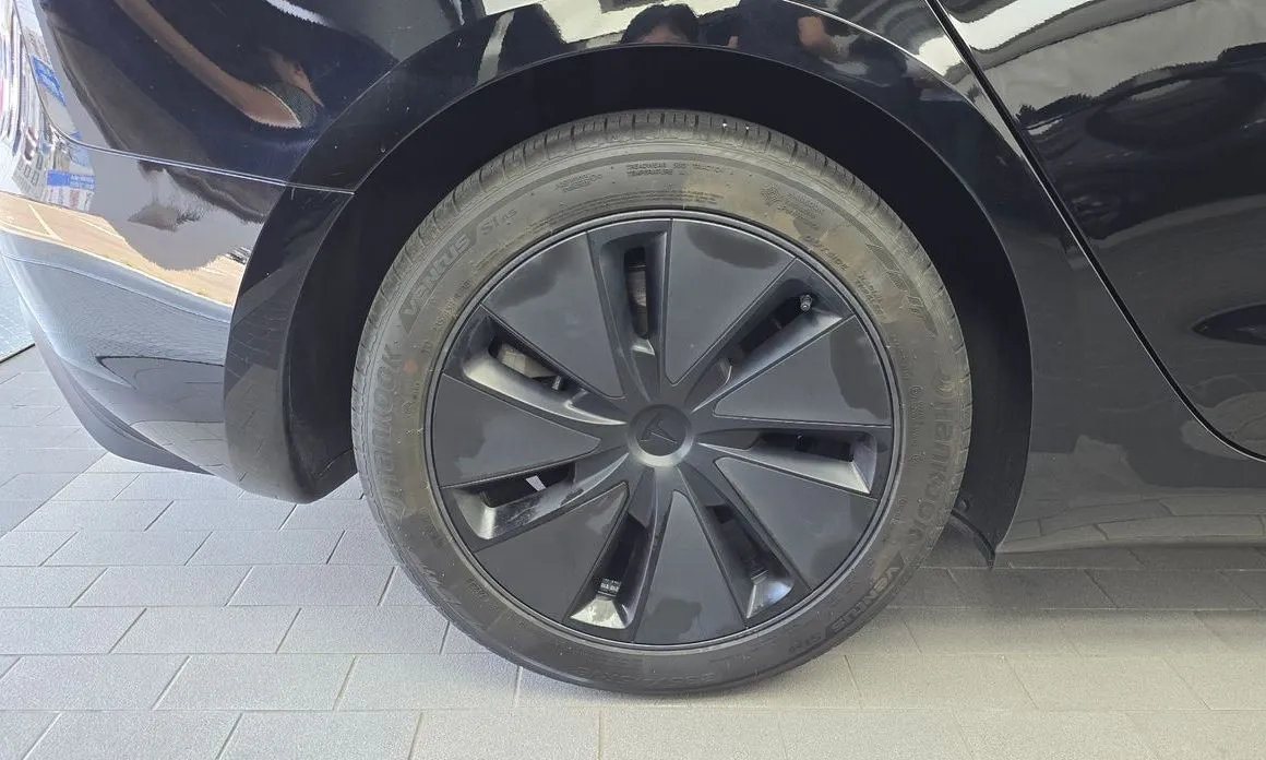 Tesla Model 3 — фото 2