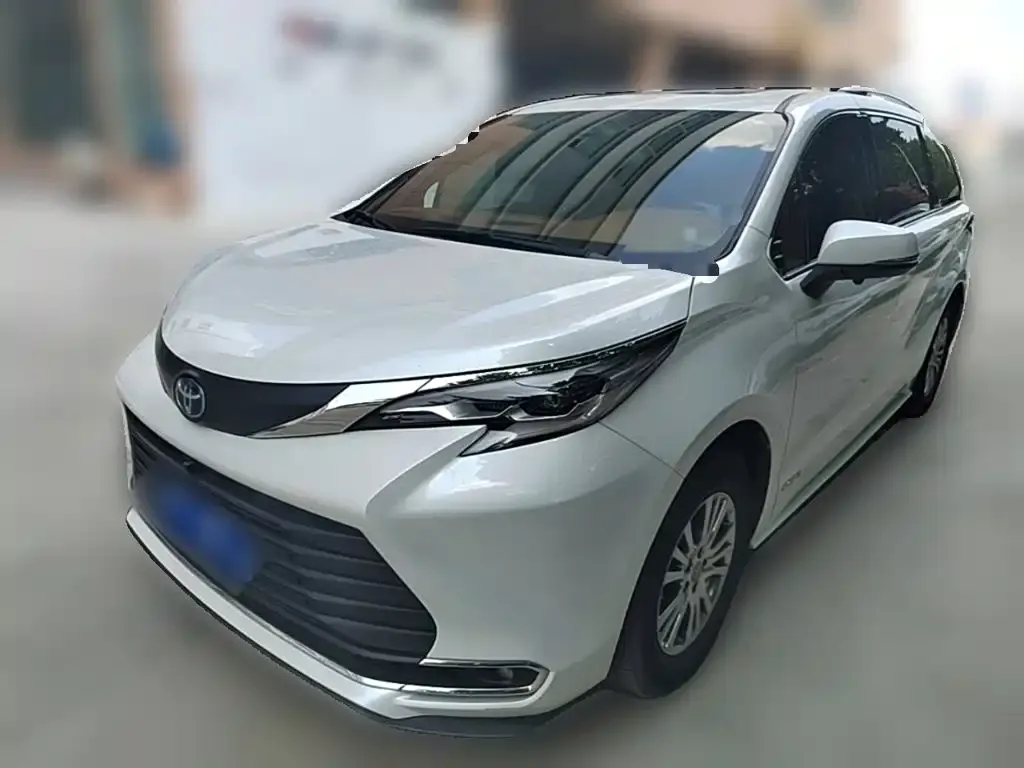Toyota Sienna — фото 1