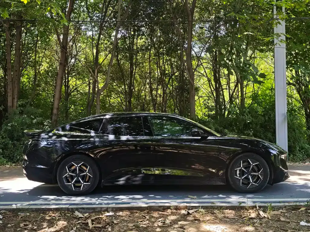 Lynk & Co Z10 — фото 10