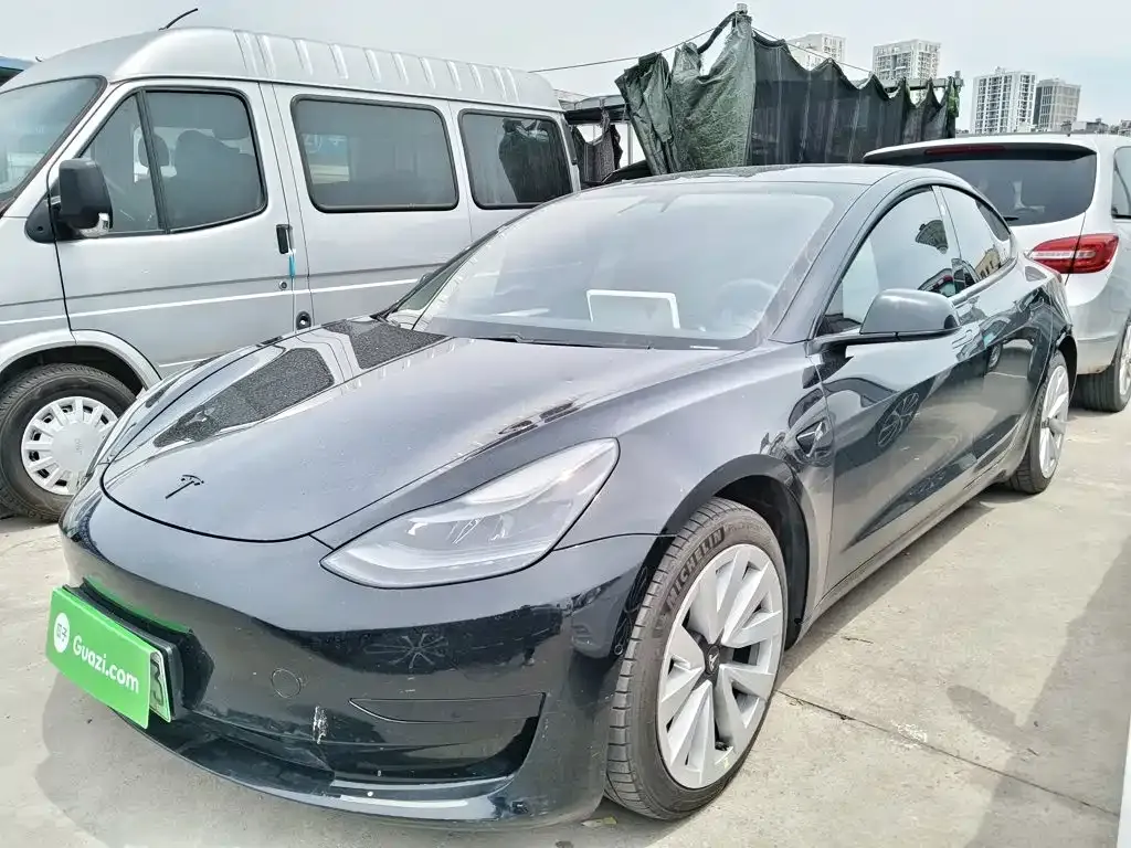 Tesla Model 3 — фото 1