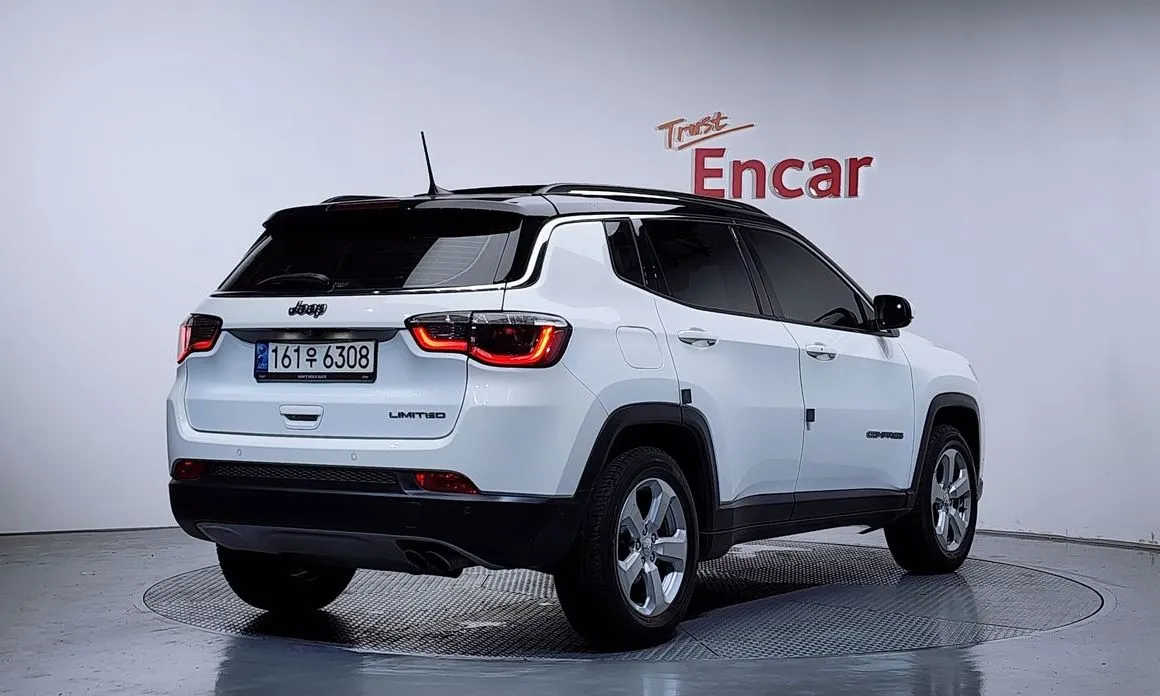 Jeep Compass — фото 9