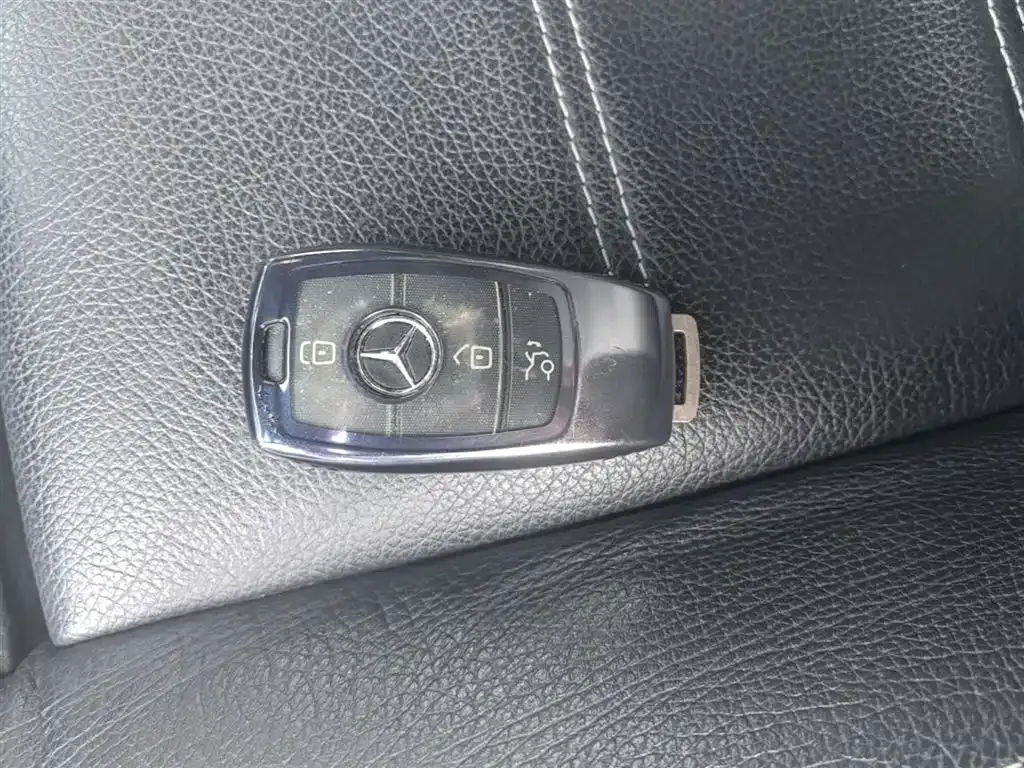 Mercedes-Benz EQB — фото 10
