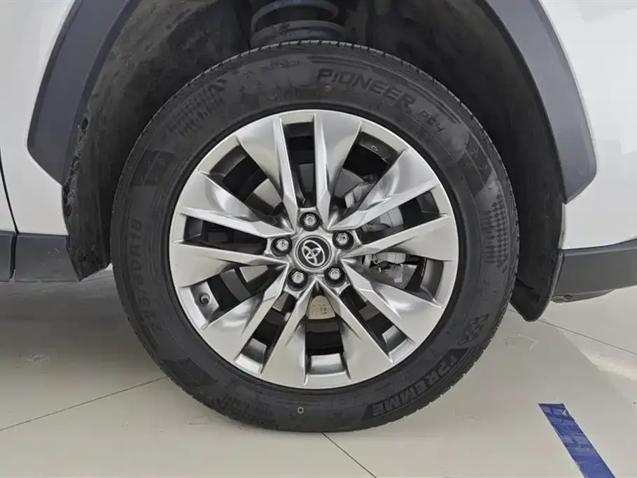 Toyota Wildlander — фото 10