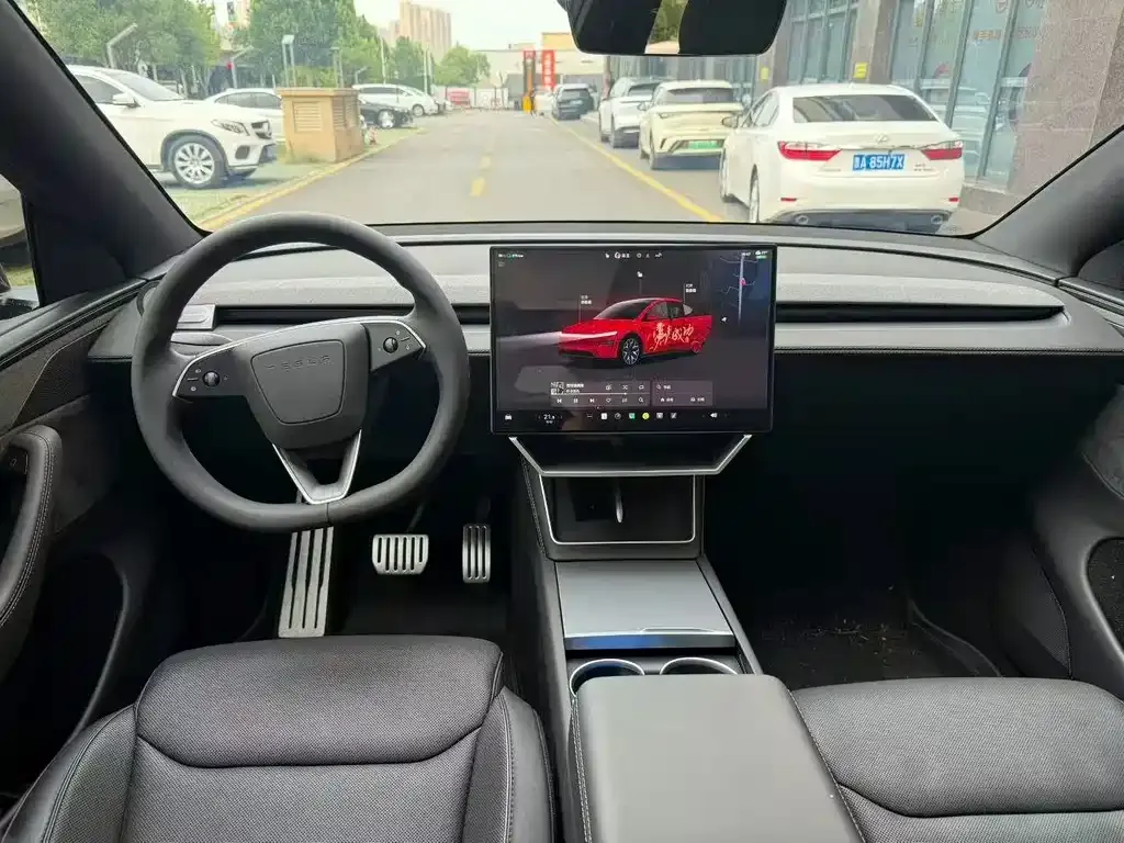 Tesla Model Y L — фото 4