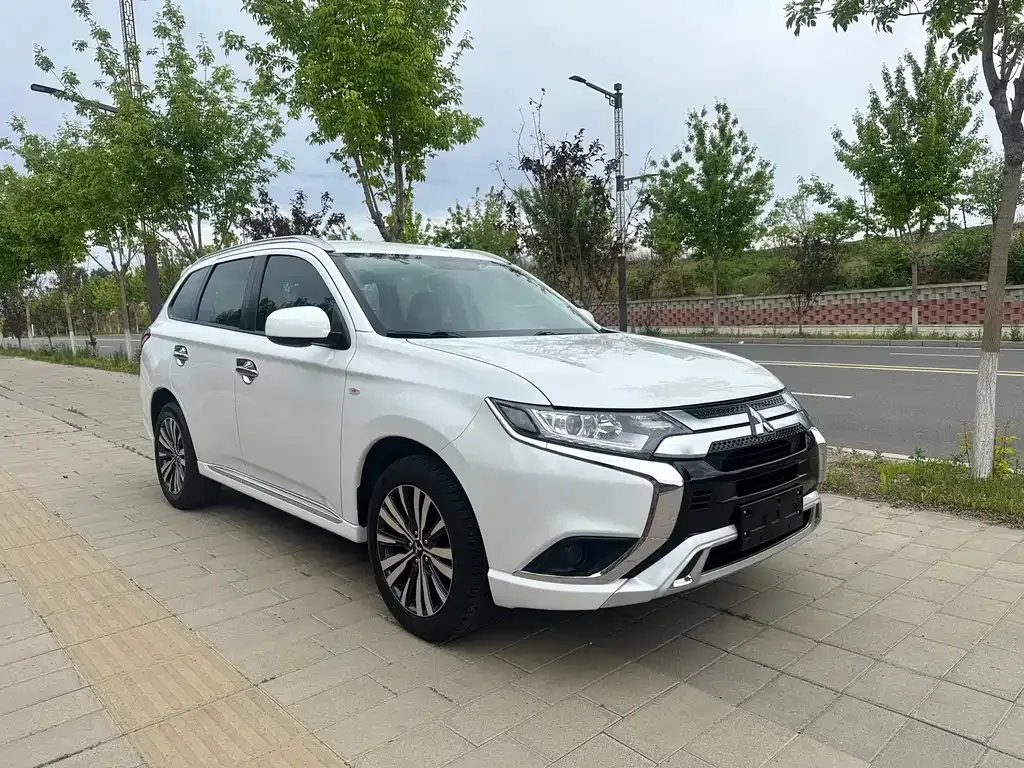 Mitsubishi Outlander — фото 7