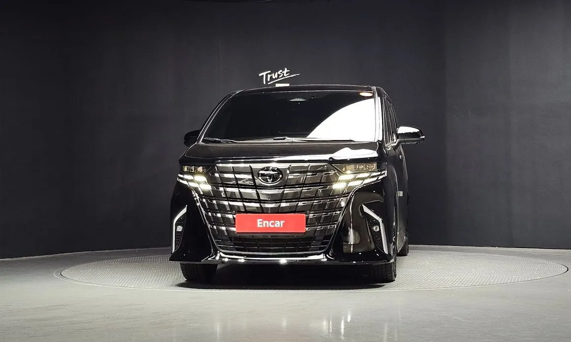 Toyota Alphard — фото 4
