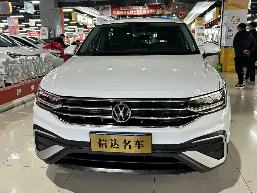 Volkswagen Tiguan L — фото 5