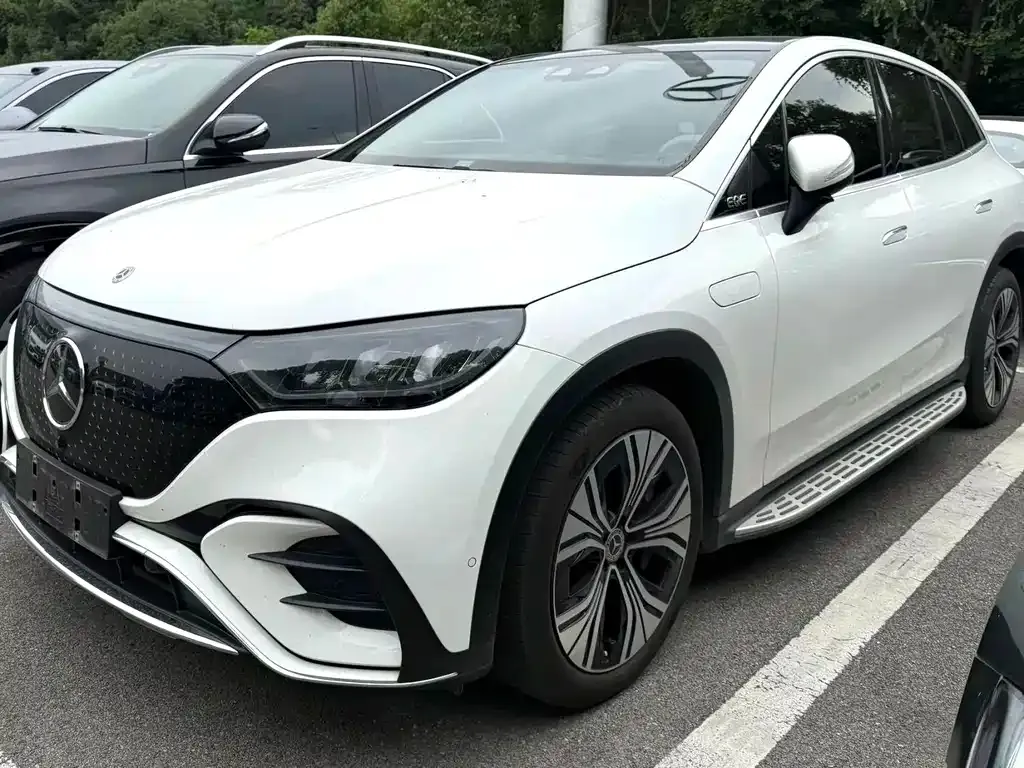 Mercedes-Benz EQE SUV — фото 1