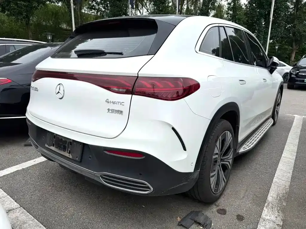 Mercedes-Benz EQE SUV — фото 6