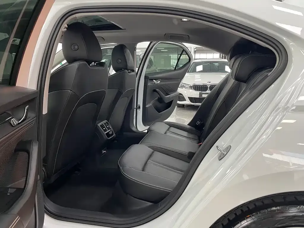 Skoda Octavia — фото 5