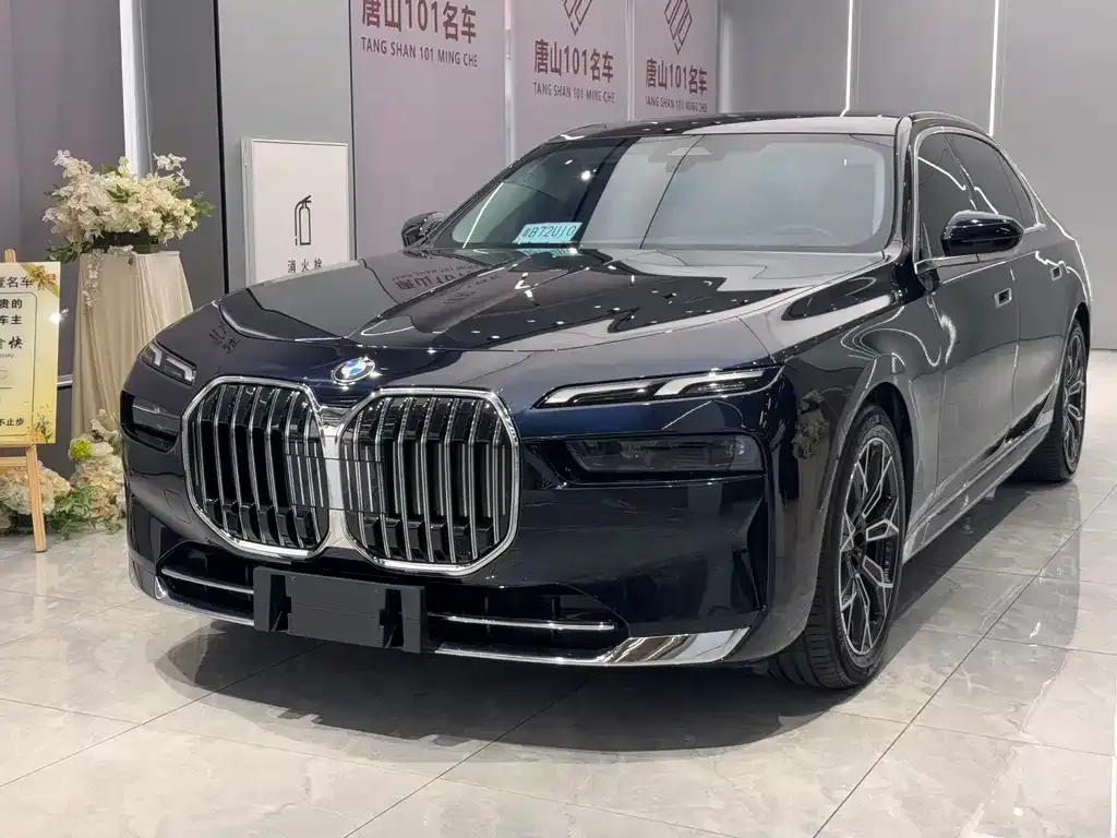 BMW 7 Series — фото 1