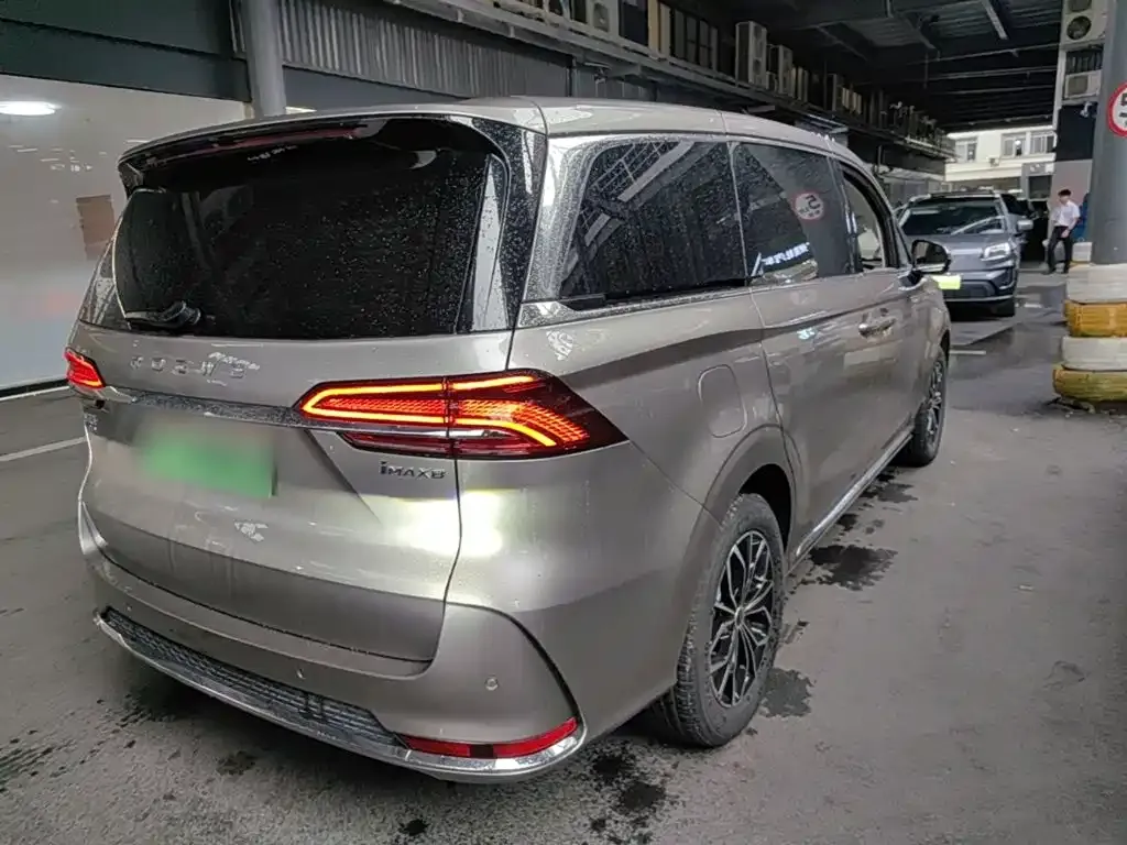 Roewe iMAX8 New Energy — фото 9