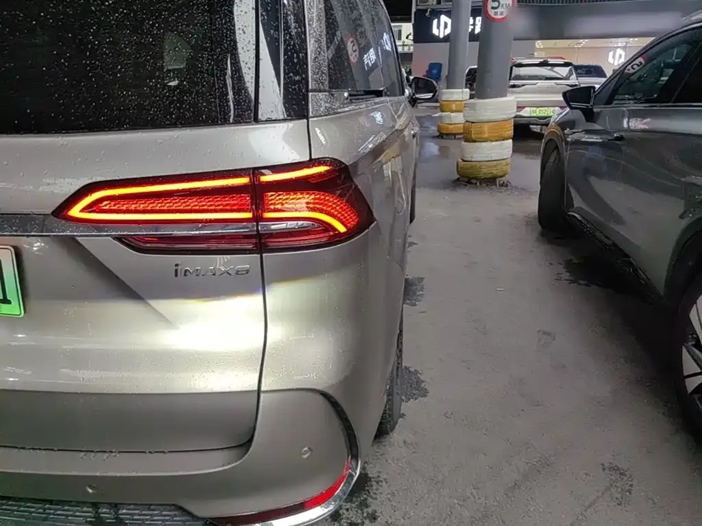 Roewe iMAX8 New Energy — фото 7