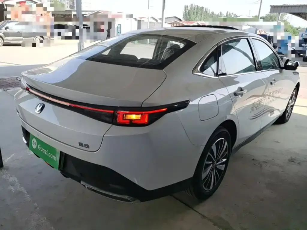 Changan Eado PHEV — фото 8