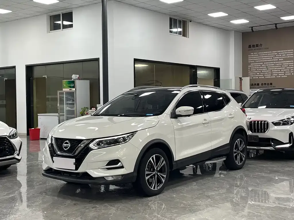 Nissan Qashqai — фото 1