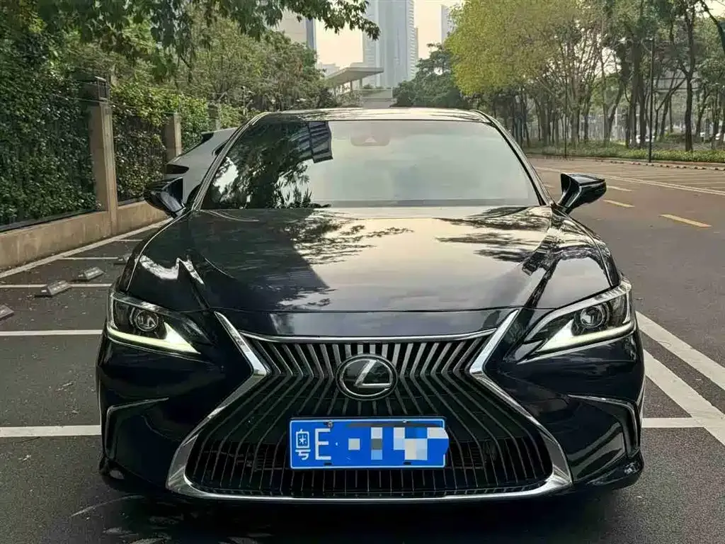 Lexus ES — фото 1