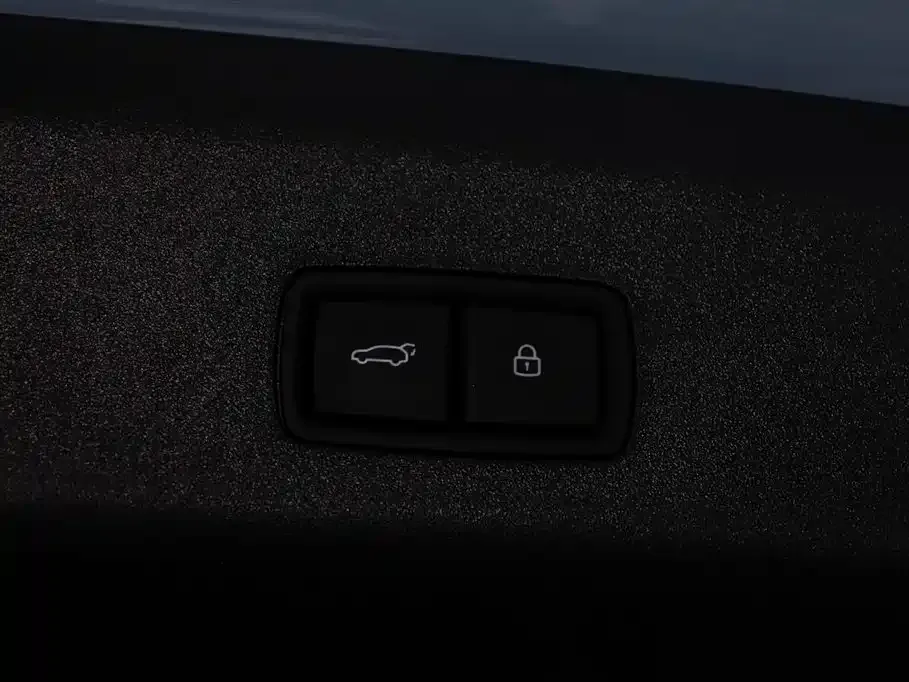 Li Auto i8 — фото 6