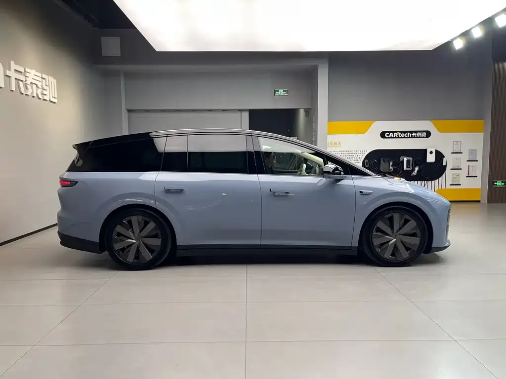 Li Auto i8 — фото 6