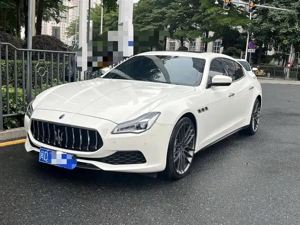 Maserati Quattroporte — фото 1