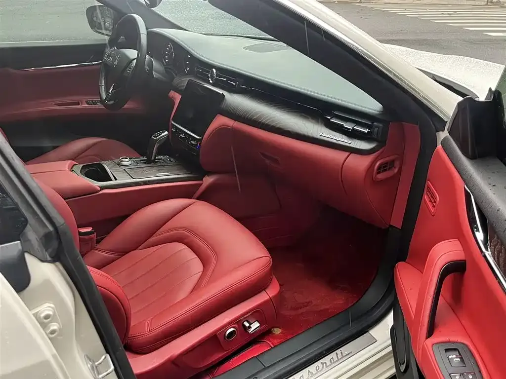 Maserati Quattroporte — фото 7