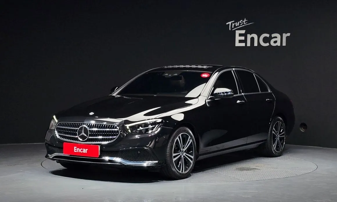 Mercedes-Benz E-Class — фото 1