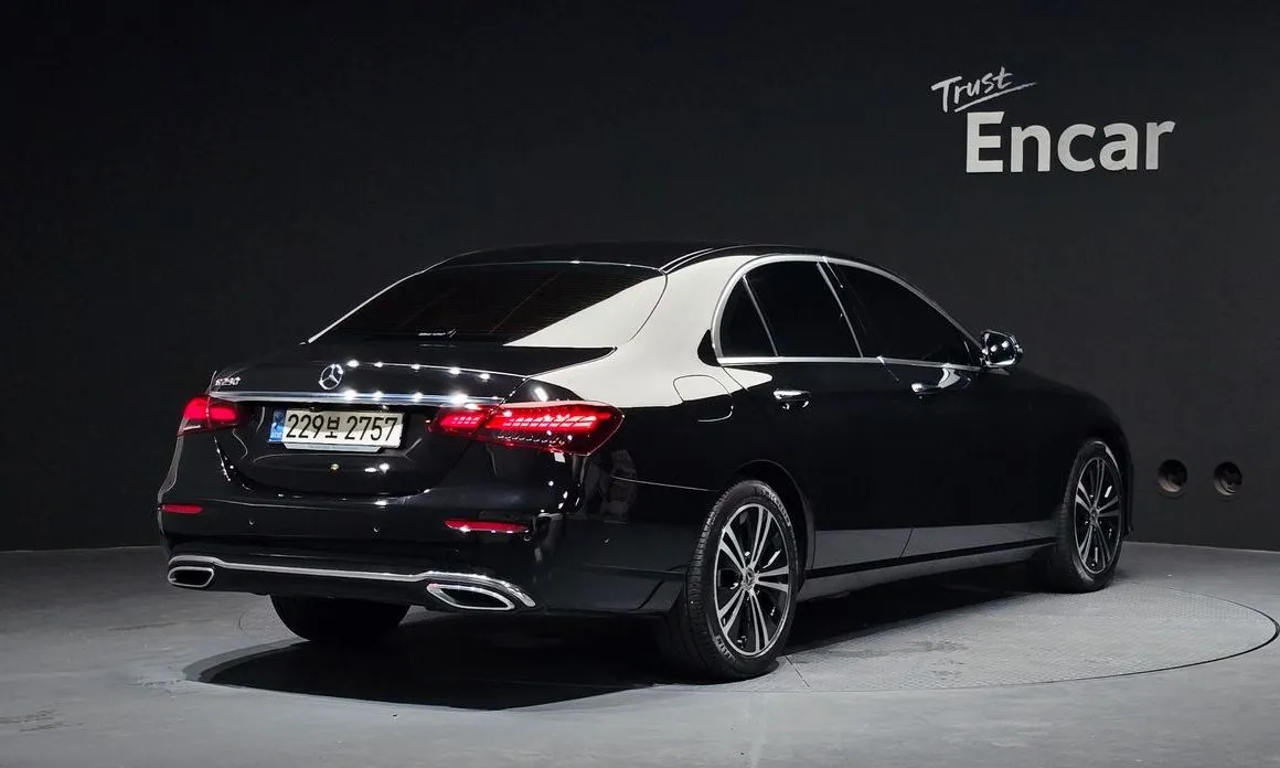 Mercedes-Benz E-Class — фото 4