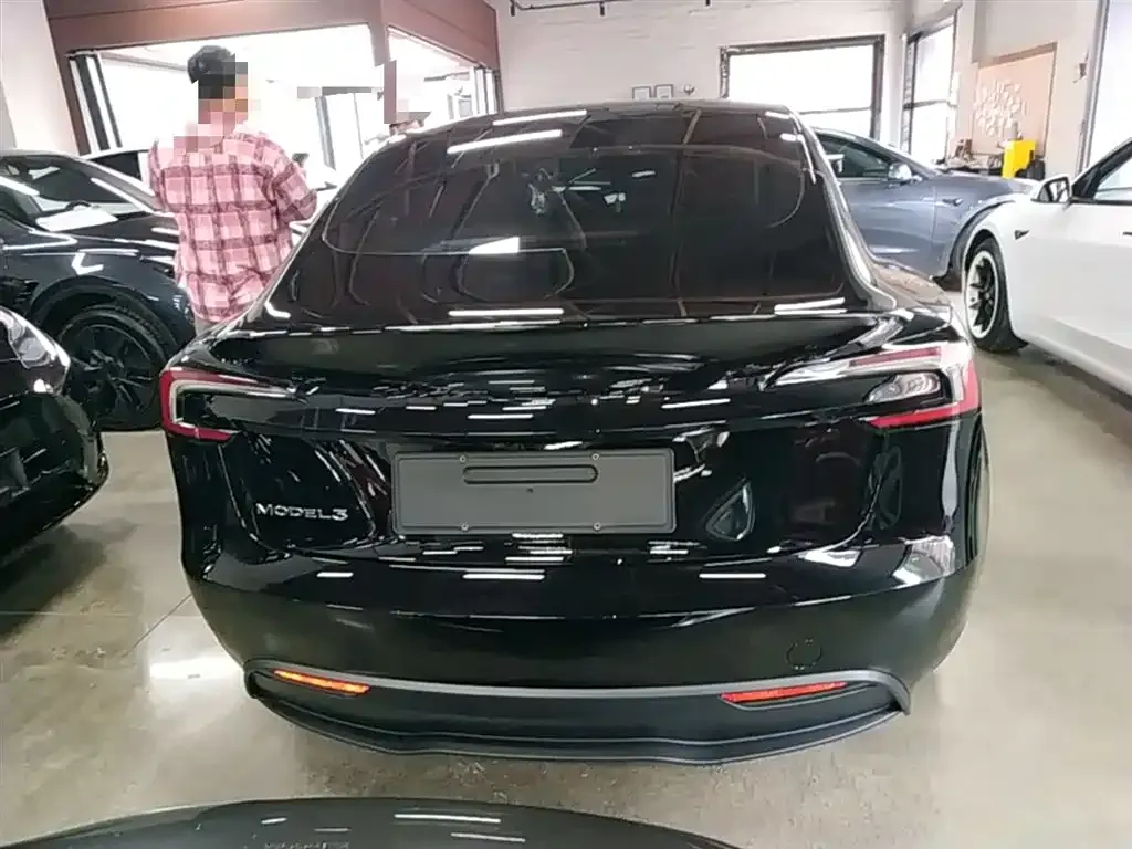 Tesla Model 3 — фото 3