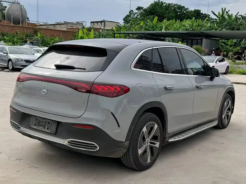 Mercedes-Benz EQE SUV — фото 6