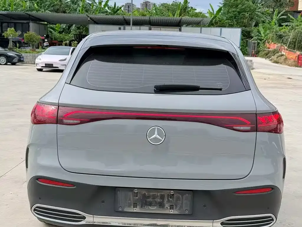Mercedes-Benz EQE SUV — фото 9
