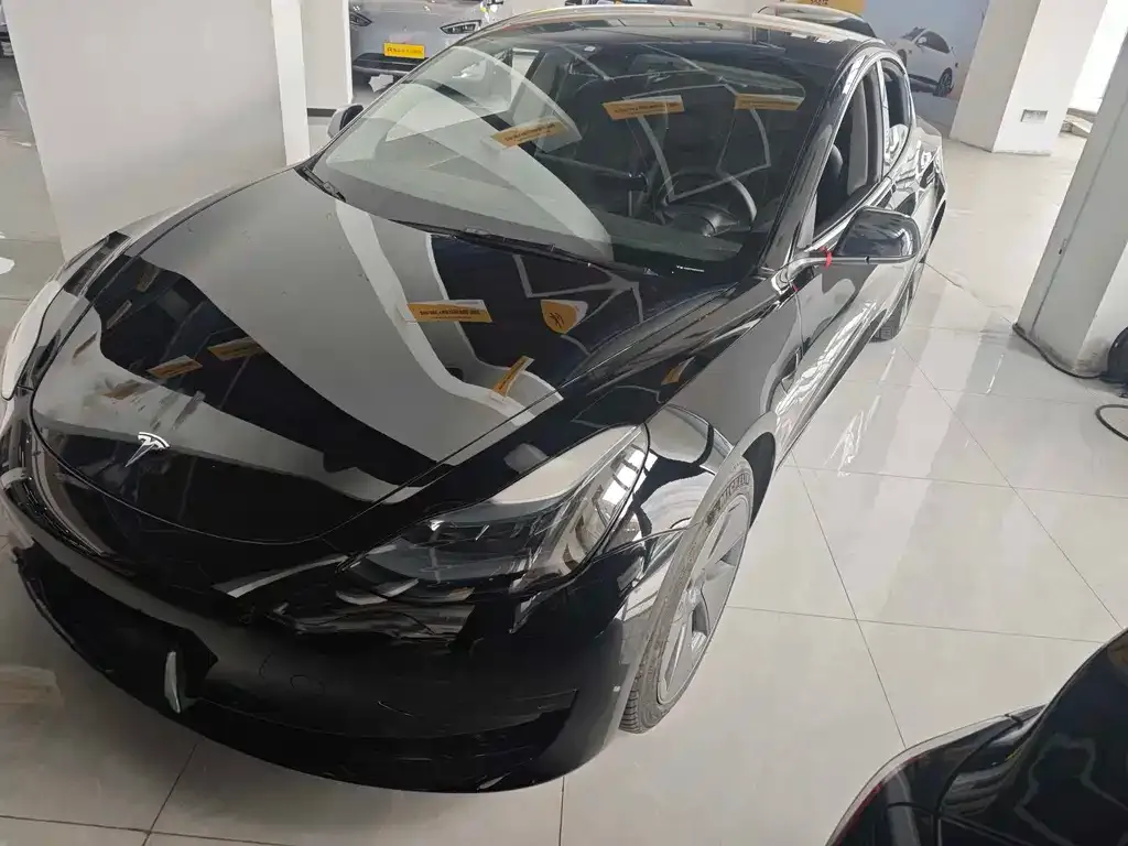 Tesla Model 3 — фото 1